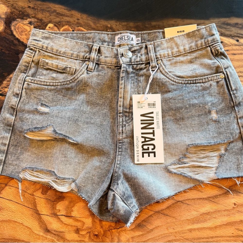 Refuge Denim Chelsea Vintage High Rise Distressed Shorts NWT Size 5